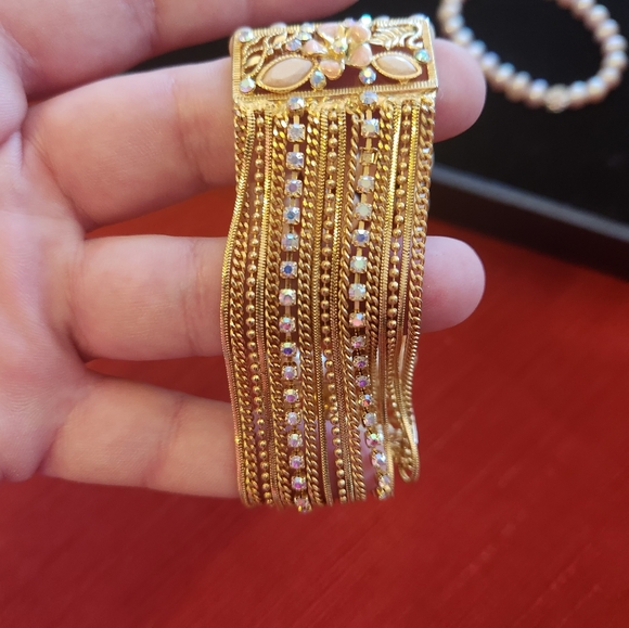 3 Bracelets - Pearls and Crystals - Pinkish - Picture 13 of 16